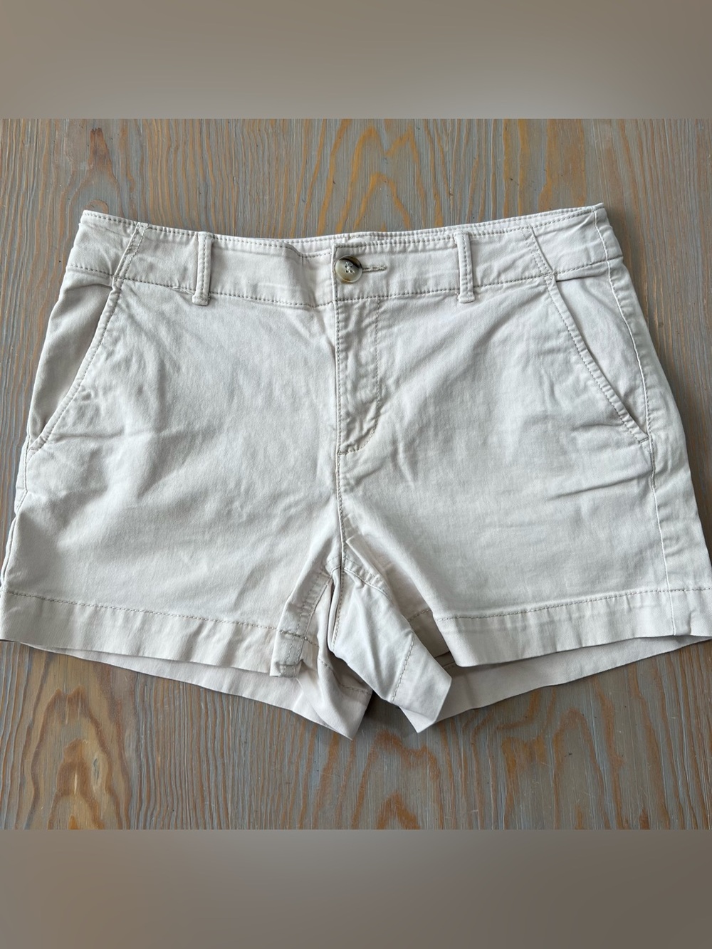 Loft the washed twill shorts in light tan khaki size 4